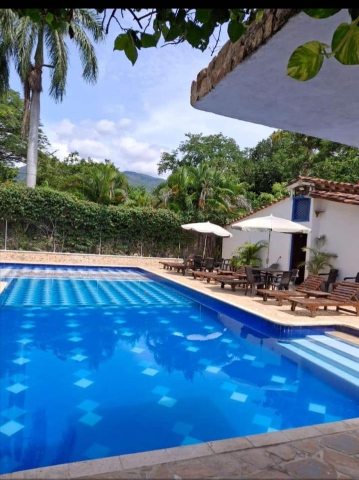 Hotel Y Restaurante Bienmesabe Santa Fe de Antioquia Exterior foto