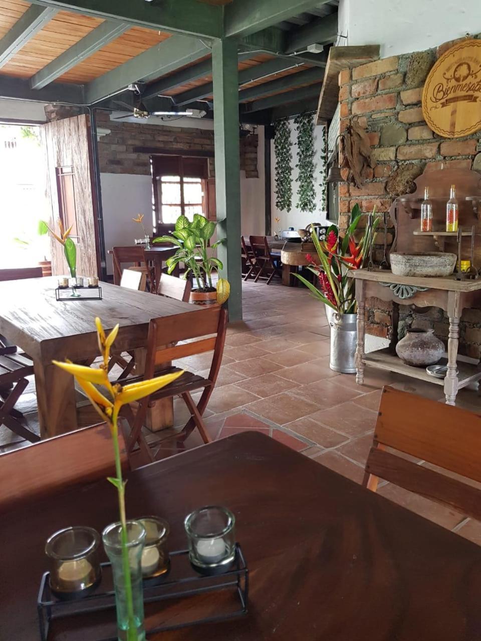 Hotel Y Restaurante Bienmesabe Santa Fe de Antioquia Exterior foto
